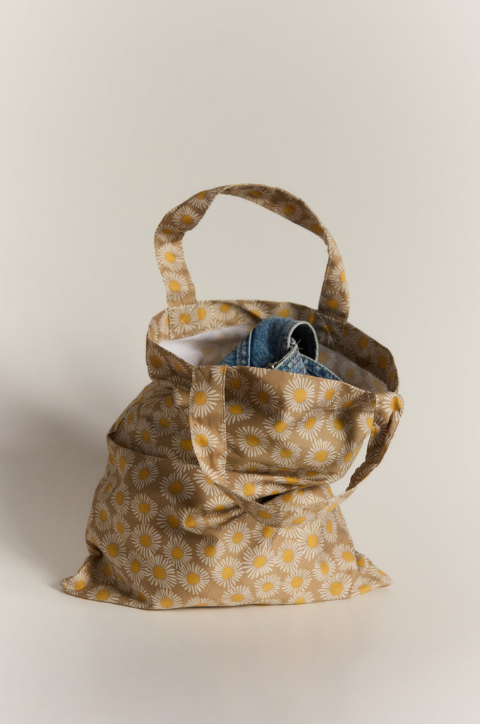 Totebag with camel daisy print