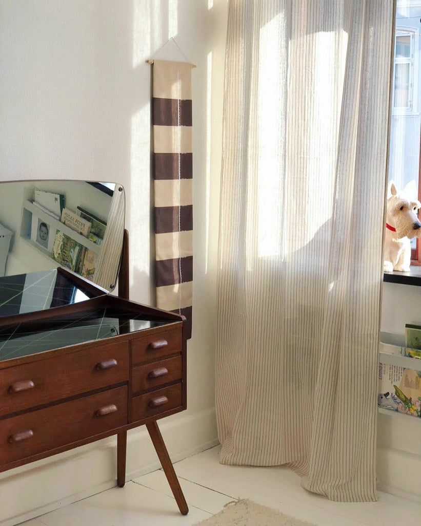 Brown striped growth chart for children 